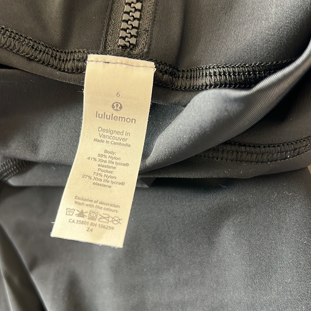 * SOLD* Lululemon Run with the Waves Crop 21” - Picture 9 of 9